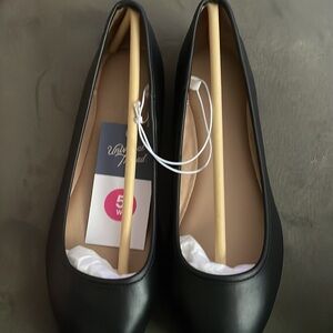 Universal thread Everly flats memory foam slip on black shoe 5W new with tags